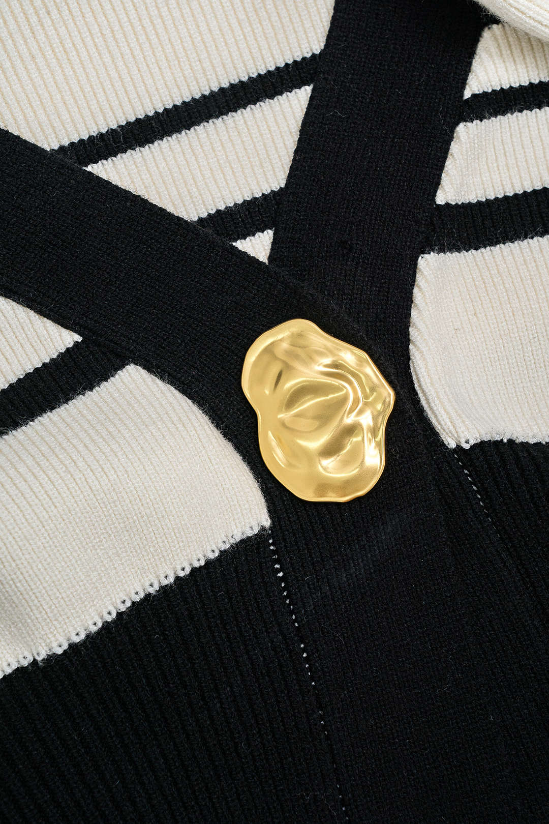 Angela™ | Contrast Knit Metallic Button Cardigan